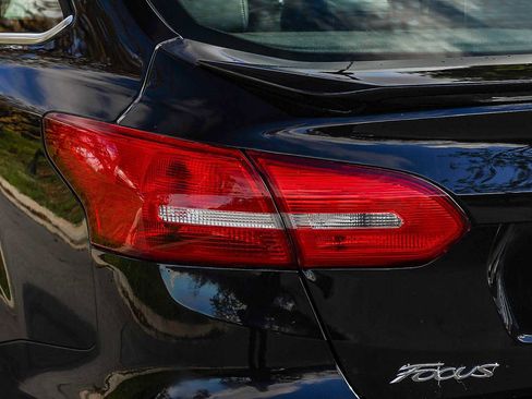 Used 2017 Ford Focus Titanium w/ Titanium Technology Package image 7