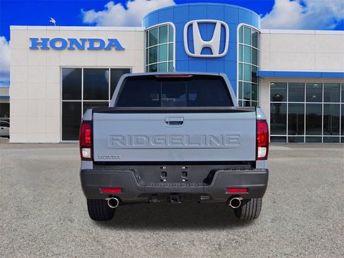 Used 2025 Honda Ridgeline RTL image 4