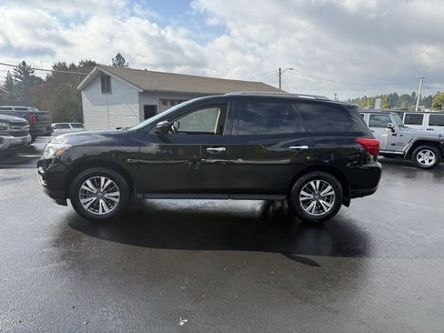 Used 2020 Nissan Pathfinder SV image 2