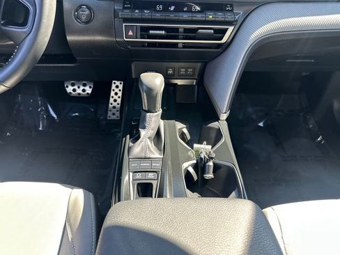 Used 2025 Toyota Camry SE FWD image 25