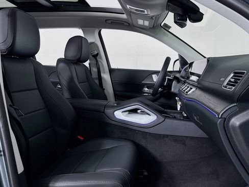 New 2026 Mercedes-Benz GLS 450 4MATIC image 6