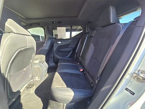 Used 2023 Volvo XC40 Recharge Ultimate image 19