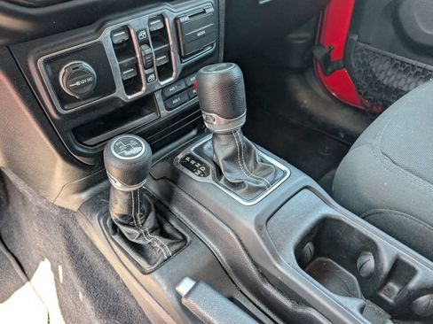 Used 2021 Jeep Wrangler Unlimited Sahara AWD/4WD image 16
