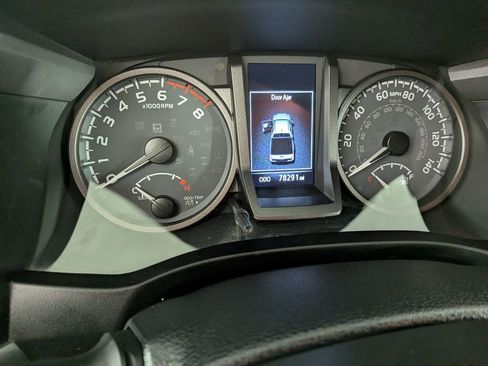 Used 2021 Toyota Tacoma TRD Off-Road image 22