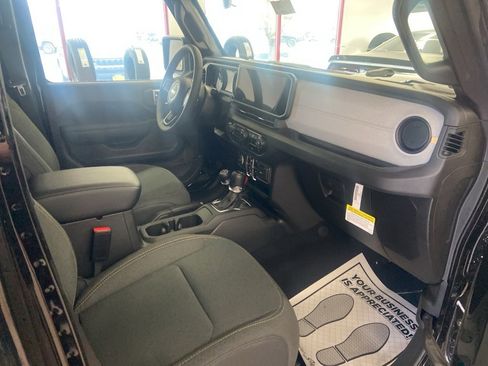 New 2025 Jeep Gladiator Sport image 20