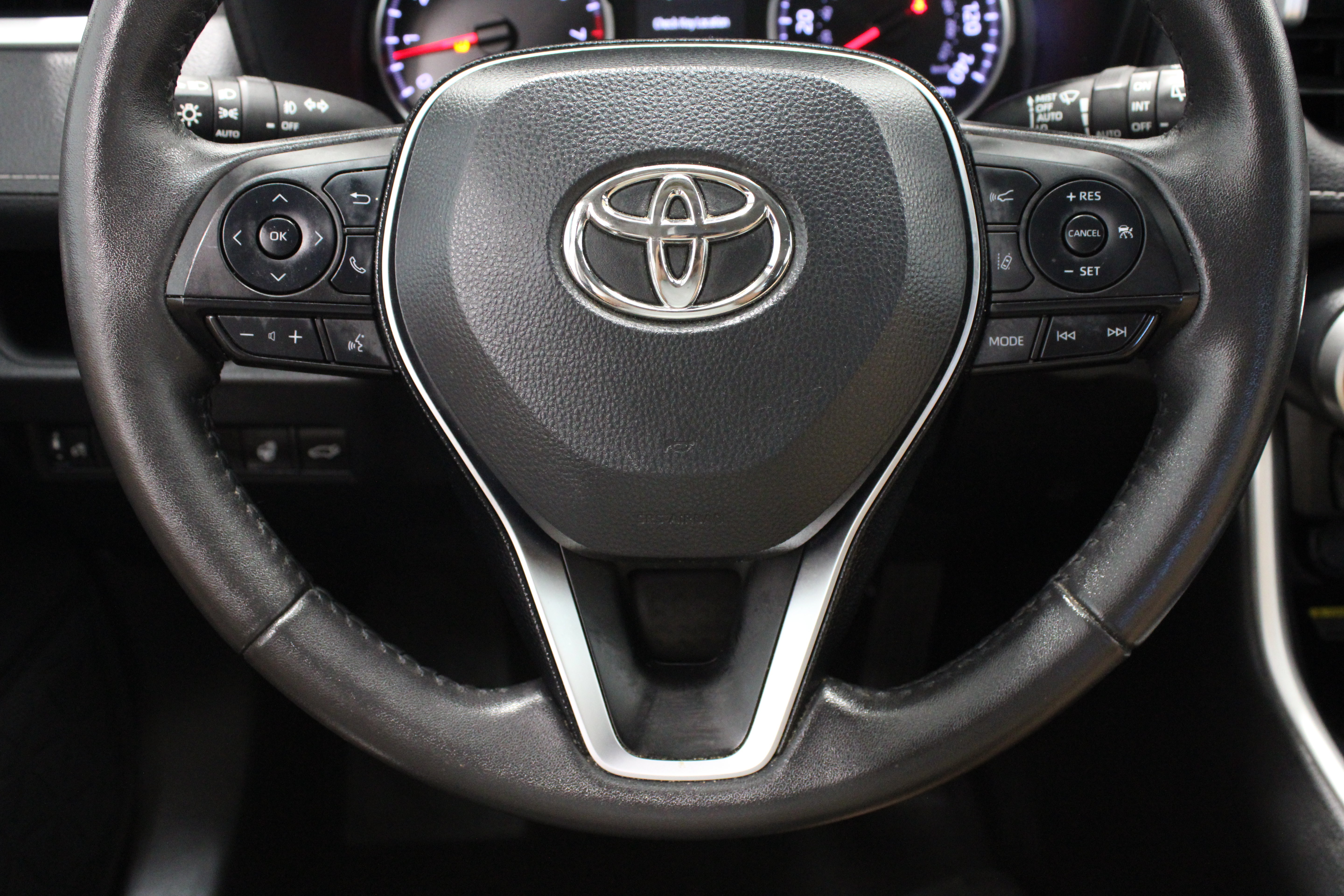 Used 2021 Toyota RAV4 XLE Premium FWD image 26