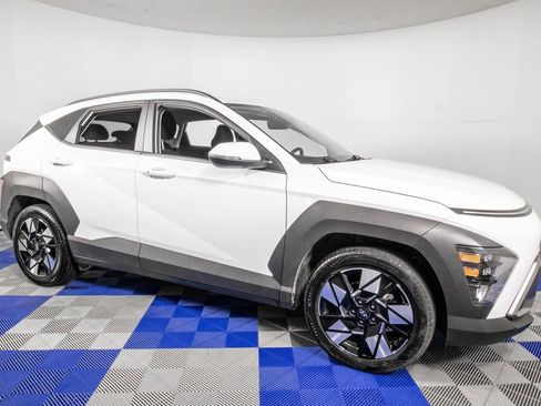 Used 2025 Hyundai Kona SEL FWD image 3
