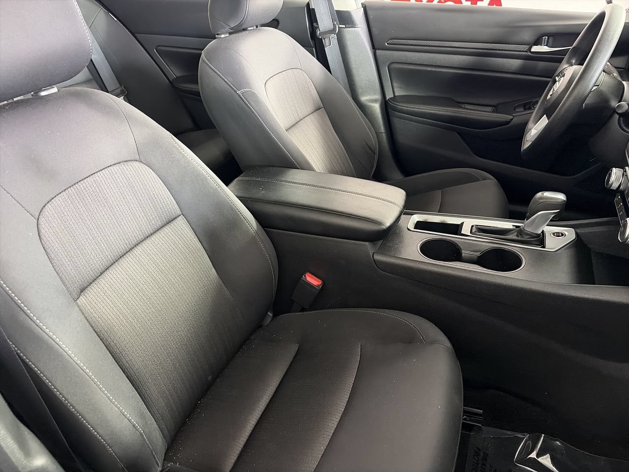 Used 2025 Nissan Altima 2.5 SV FWD image 24