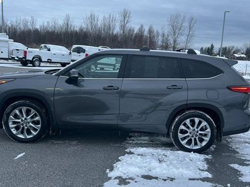 Used 2023 Toyota Highlander Limited image 6