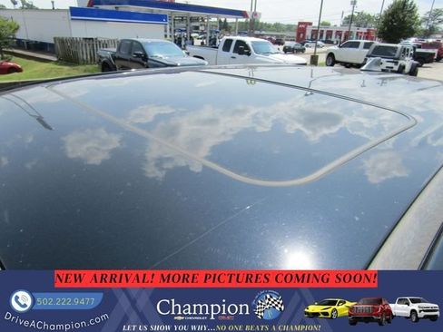 Used 2018 Toyota Tacoma TRD Sport w/ TRD Premium Sport Package AWD/4WD image 9