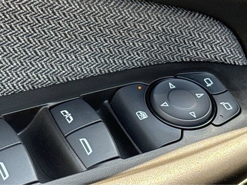 Used 2025 Chevrolet TrailBlazer LT w/ LT Cold Weather Package FWD image 12