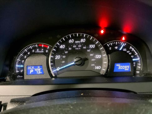 Used 2014 Toyota Camry LE FWD image 26