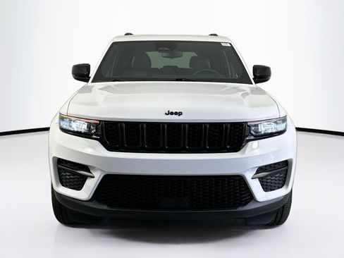 Used 2023 Jeep Grand Cherokee Altitude RWD image 2
