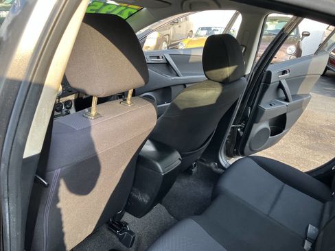 Used 2010 MAZDA MAZDA3 i Touring FWD image 26