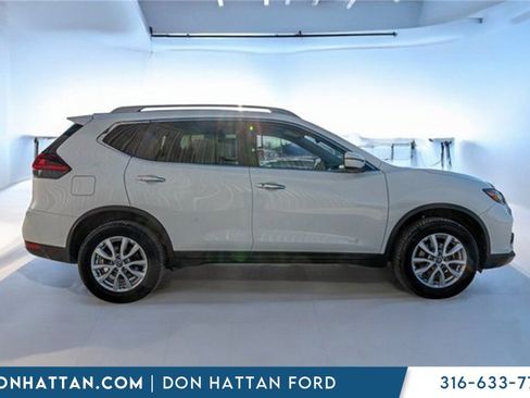 Used 2018 Nissan Rogue SV image 34