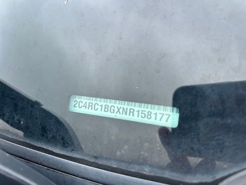 Used 2022 Chrysler Pacifica Touring-L FWD image 12