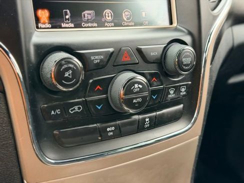 Used 2014 Jeep Grand Cherokee Laredo w/ 18" Wheel & 8.4" Radio Group image 13