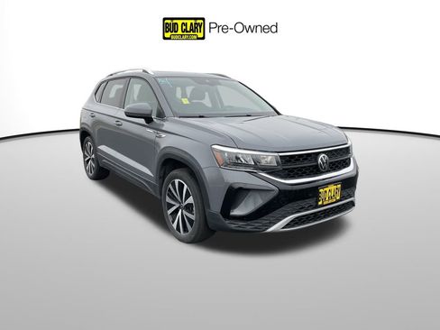 Used 2023 Volkswagen Taos SE w/ Panoramic Sunroof Package image 1