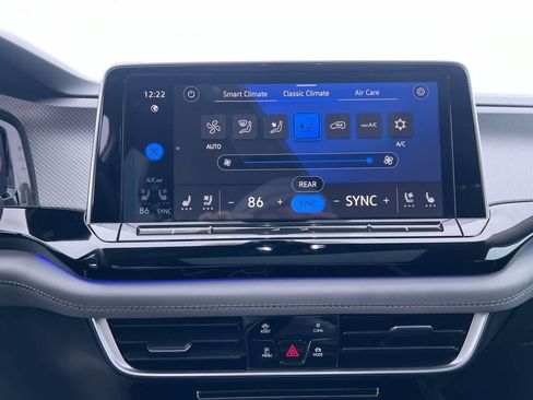 Used 2024 Volkswagen Atlas Peak Edition SEL AWD/4WD image 19
