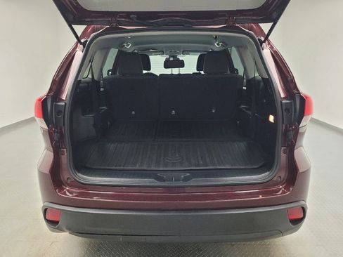 Used 2018 Toyota Highlander LE image 29