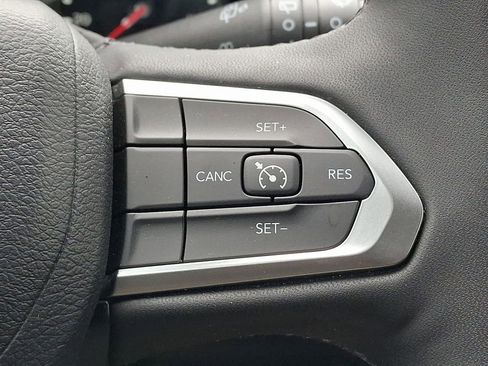 Used 2023 Jeep Compass Latitude image 25