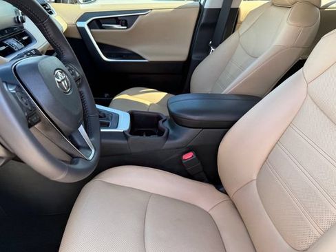 Used 2022 Toyota RAV4 Limited FWD image 12