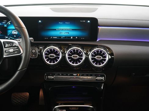 Used 2021 Mercedes-Benz CLA 250 4MATIC image 15