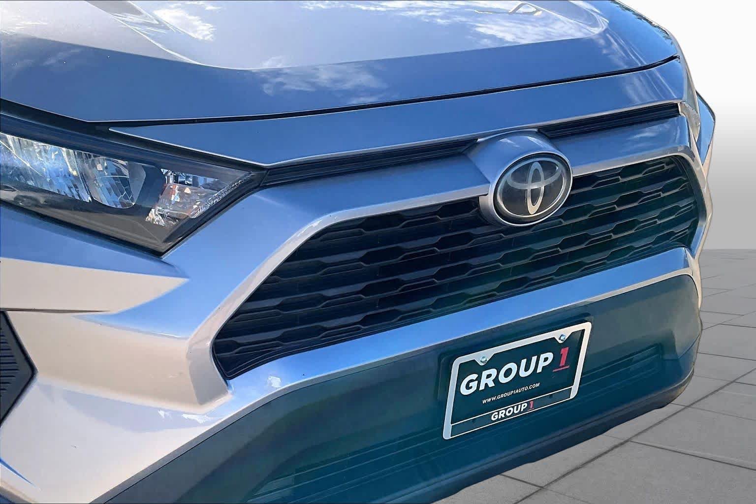 Used 2019 Toyota RAV4 LE FWD image 27