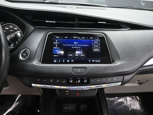 Used 2019 Cadillac XT4 Luxury FWD image 18
