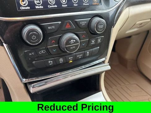 Used 2022 Jeep Grand Cherokee Laredo E w/ Security & Convenience Group AWD/4WD image 24
