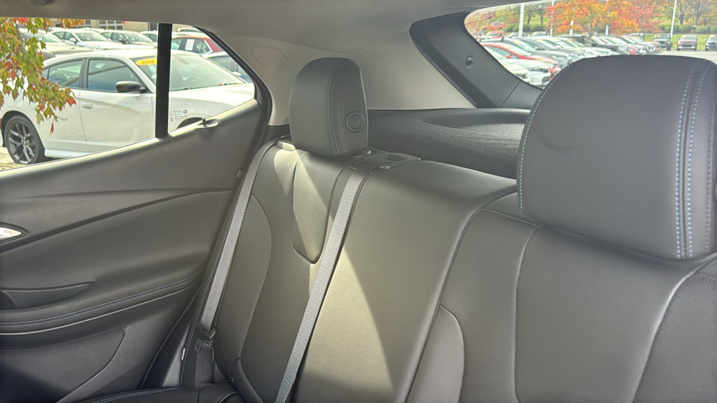Used 2025 Buick Encore GX Sport Touring w/ Advanced Technology Package AWD/4WD image 25
