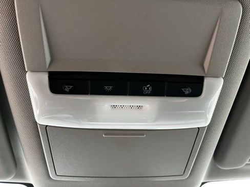 Used 2023 Nissan Rogue S image 23