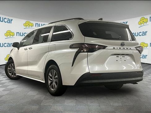 Used 2024 Toyota Sienna XLE FWD image 4