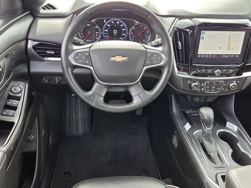 Used 2023 Chevrolet Traverse Premier FWD image 11
