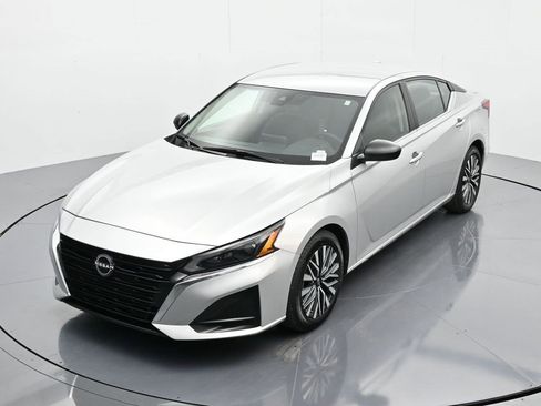 Used 2024 Nissan Altima 2.5 SV image 29