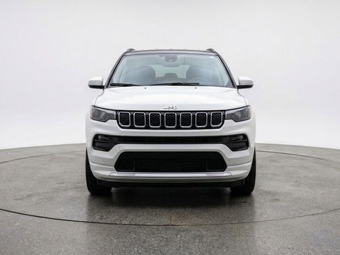 Used 2025 Jeep Compass Limited image 2