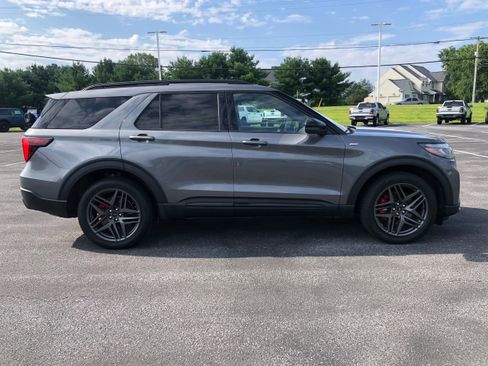 Used 2025 Ford Explorer ST-Line w/ ST-Line Street Pack image 6