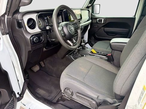 Used 2025 Jeep Gladiator Sport AWD/4WD image 24