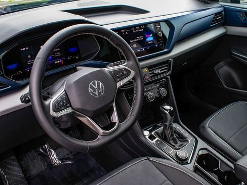 Used 2023 Volkswagen Taos SE w/ Panoramic Sunroof Package AWD/4WD image 15