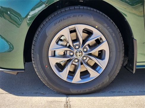 New 2026 Toyota Sienna XLE image 8