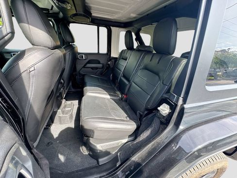Used 2023 Jeep Wrangler Unlimited Sahara w/ Cold Weather Group AWD/4WD image 27