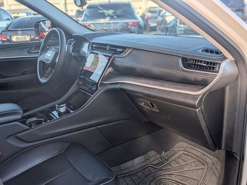 Used 2023 Jeep Grand Cherokee Limited image 21