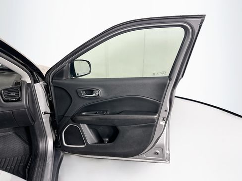 Used 2019 Jeep Compass Limited FWD image 30