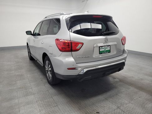 Used 2020 Nissan Pathfinder SV image 5