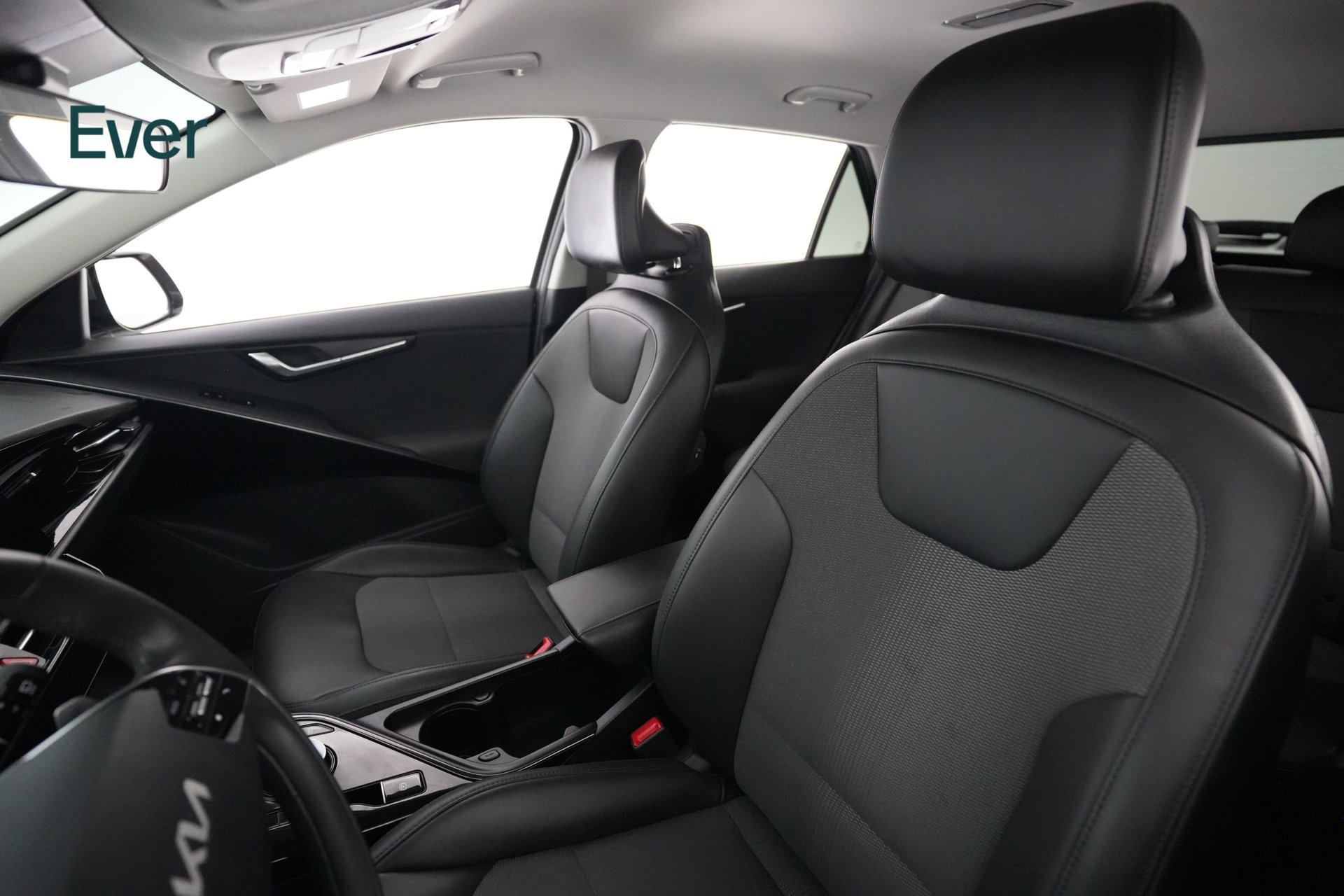 Used 2025 Kia Niro Wind FWD image 4