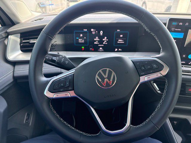 Used 2025 Volkswagen Tiguan SE FWD image 20