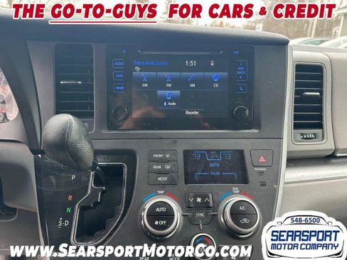 Used 2017 Toyota Sienna LE image 10