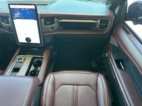 Used 2024 Ford Expedition Limited RWD image 14
