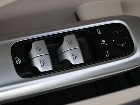 Used 2024 Mercedes-Benz C 300 Sedan image 4