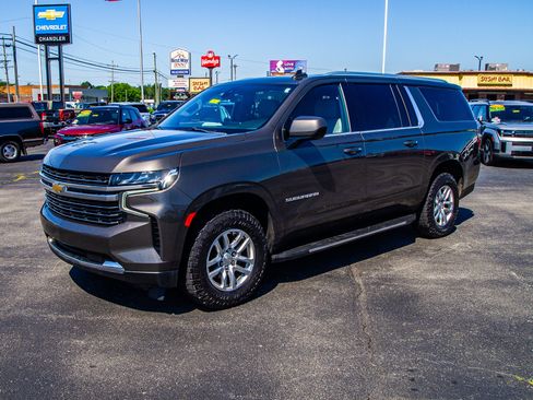 Used 2021 Chevrolet Suburban LT AWD/4WD image 3